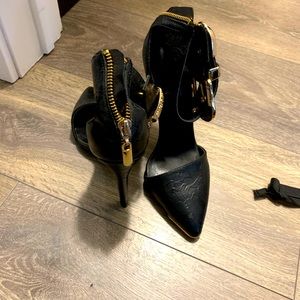 JenniferLe black heels